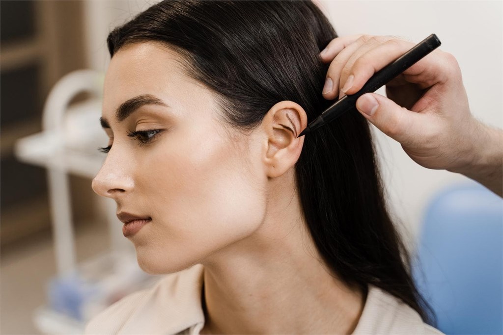 Orejas de soplillo: la otoplastia como solución definitiva desde la infancia