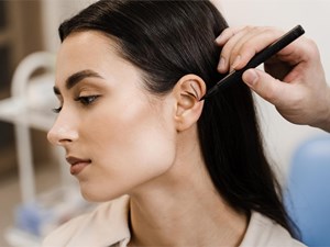 Orejas de soplillo: la otoplastia como solución definitiva desde la infancia