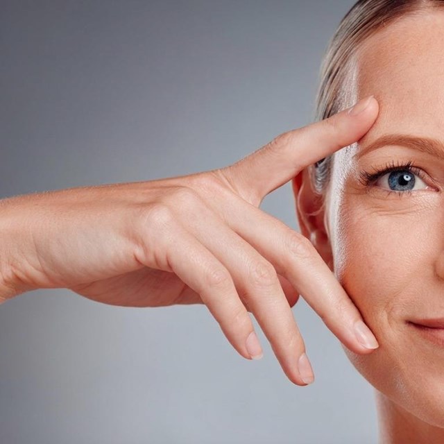 ¿Se combina el lifting facial con la blefaroplastia?